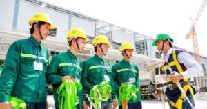 Các quy định pháp luật và tiêu chuẩn kỹ thuật nhằm đảm bảo an toàn trong thi công xây dựng.