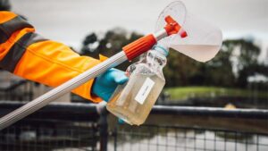 Quy trình quan trắc nước thải phải thực hiện đúng chuẩn kỹ thuật.